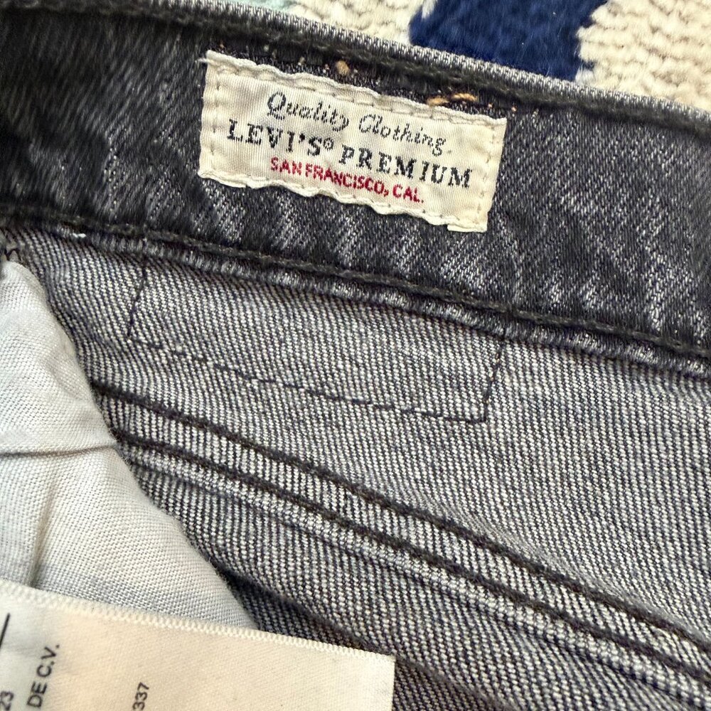 Y2K Custom Hand-Painted Levi’s-Style Jeans – OOAK Flames Rainbow – Size 28 - Picture 3 of 3